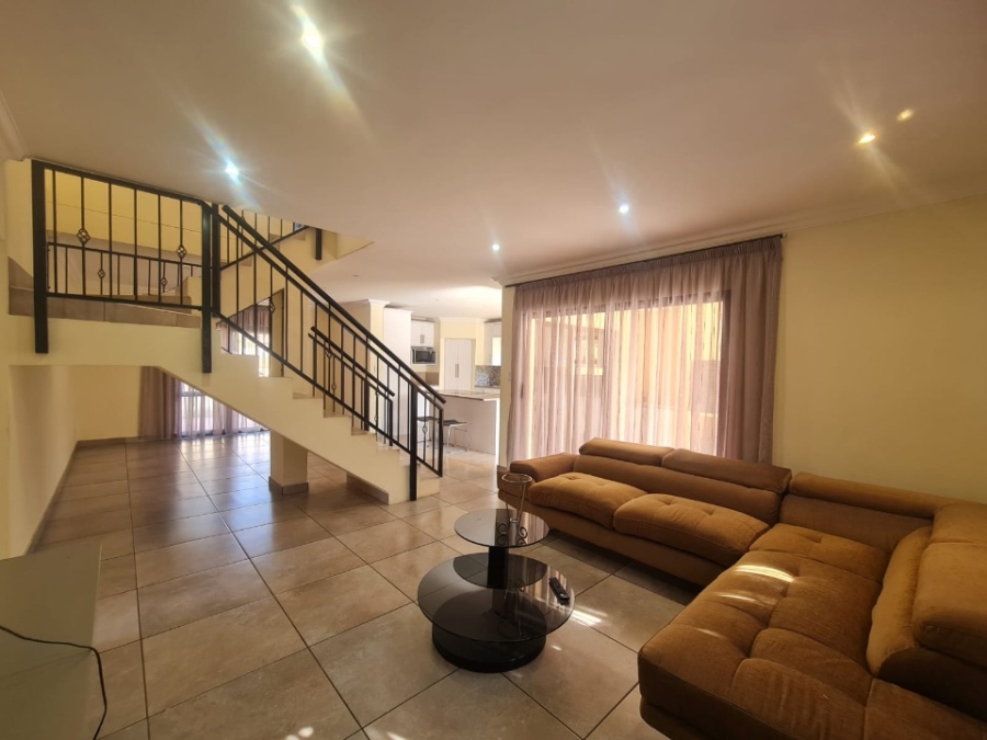 To Let 4 Bedroom Property for Rent in Melodie North West